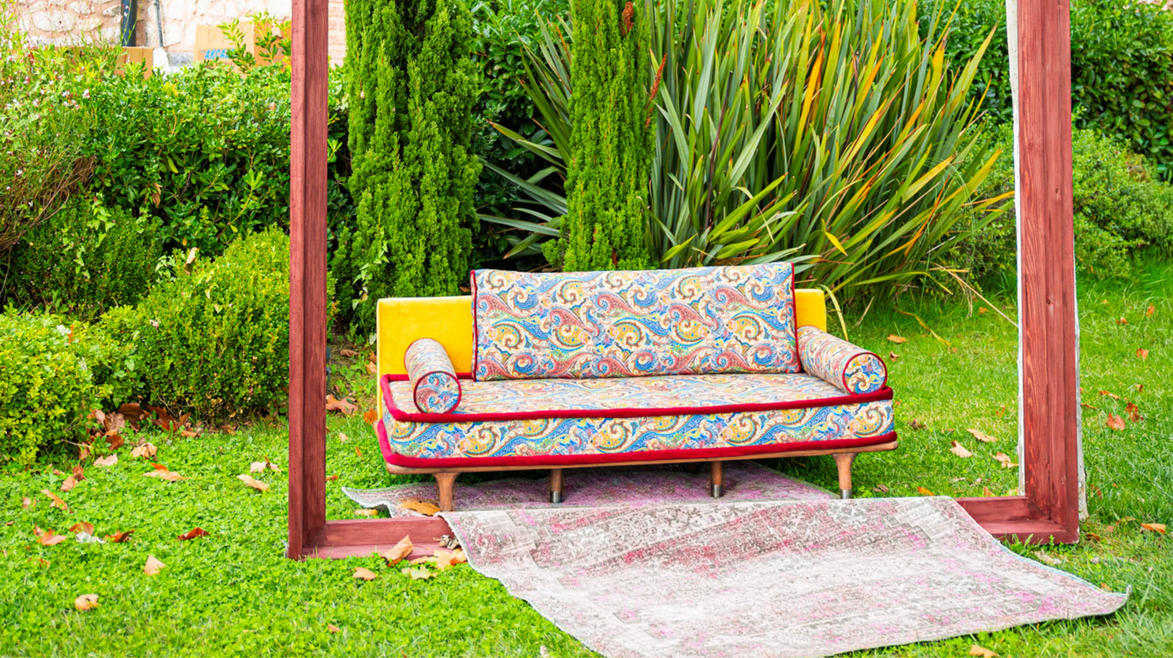 Pais Sofa Set