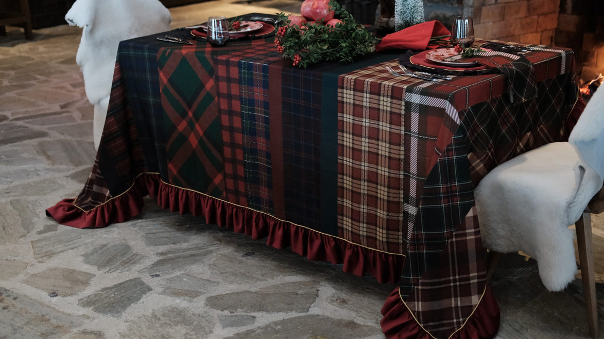 Cozy Chalet Masa Örtüsü