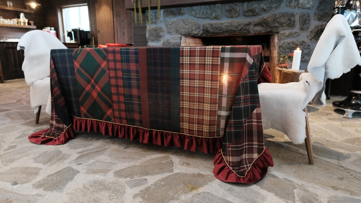 Cozy Chalet Masa Örtüsü
