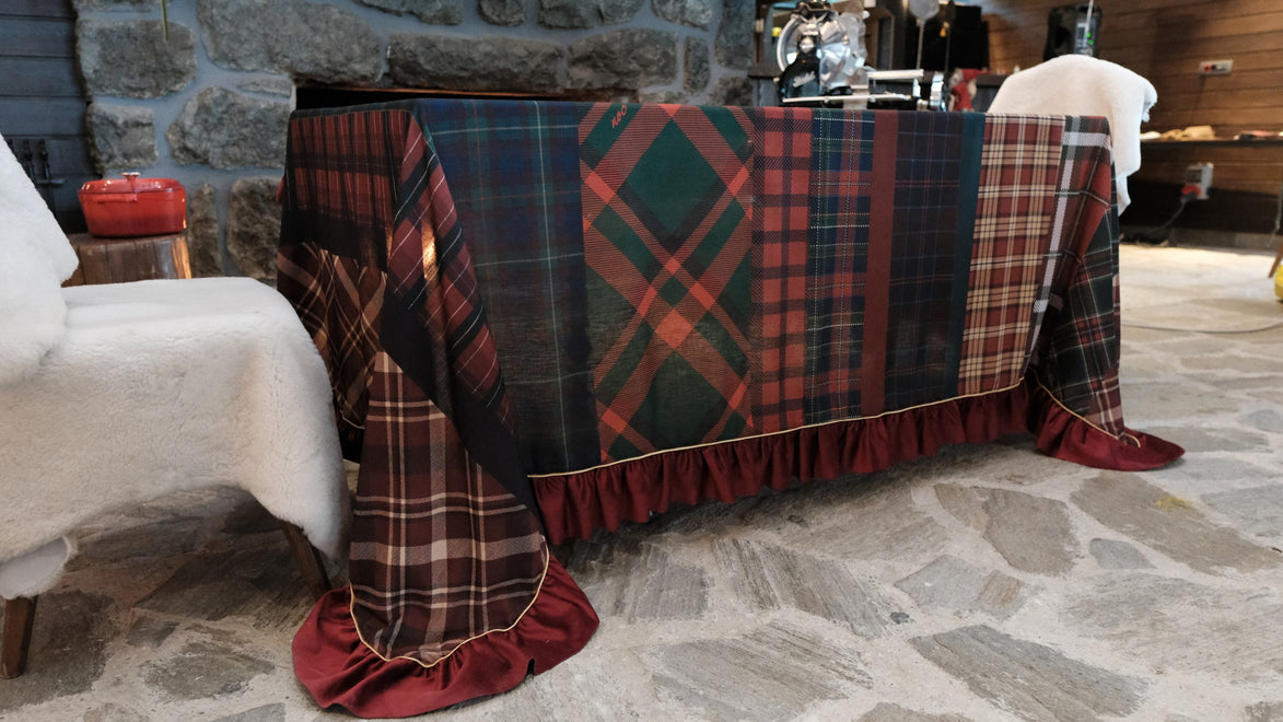 Cozy Chalet Masa Örtüsü