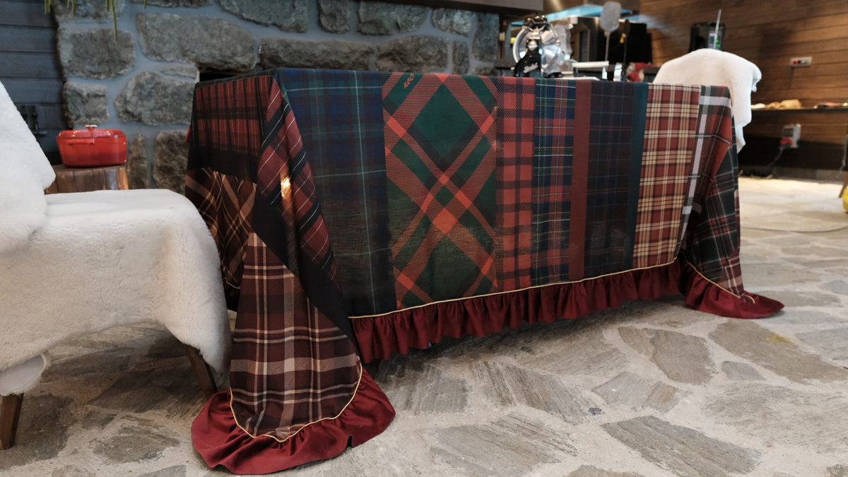 Cozy Chalet Masa Örtüsü
