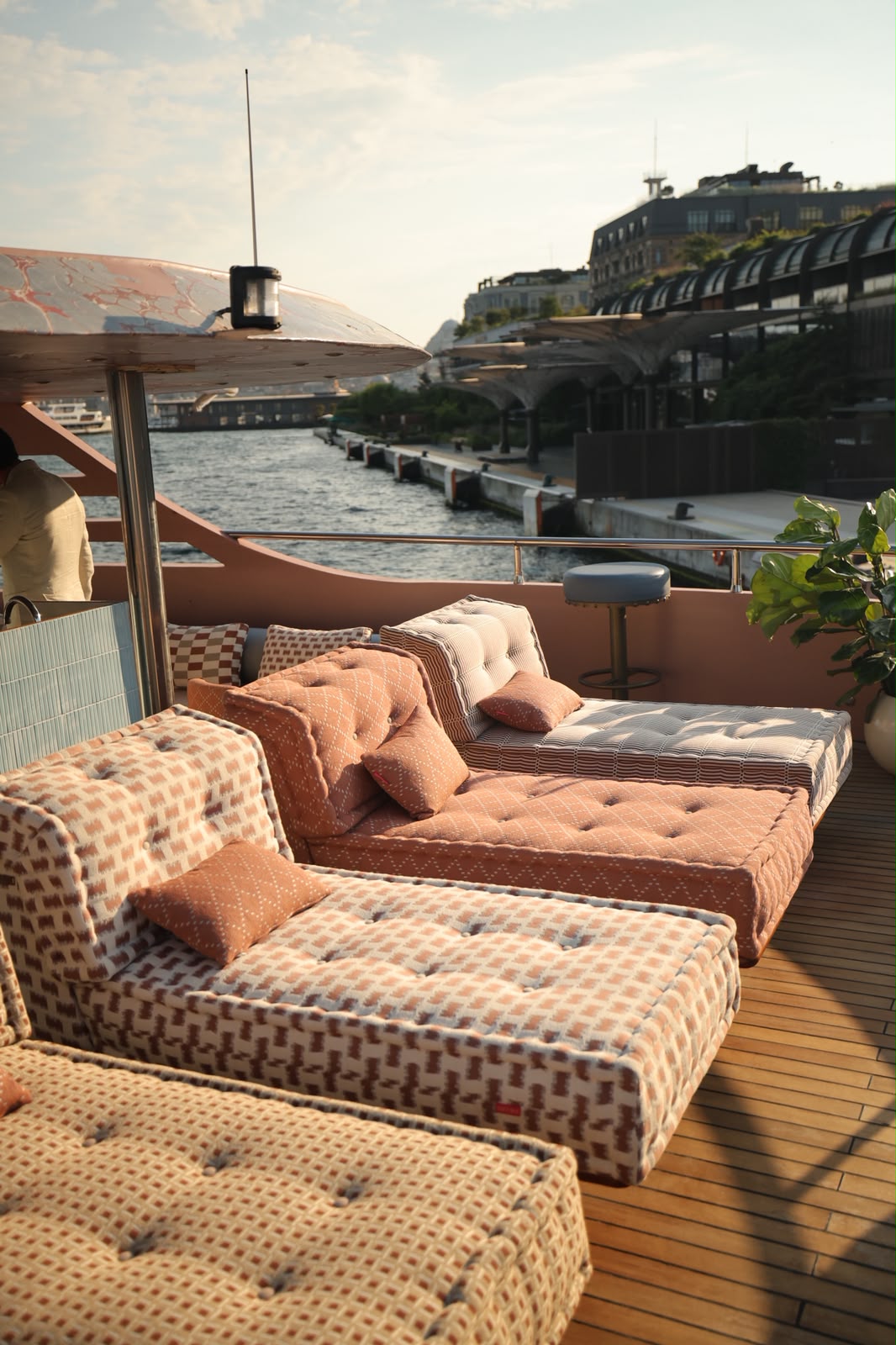 Grid Daybed