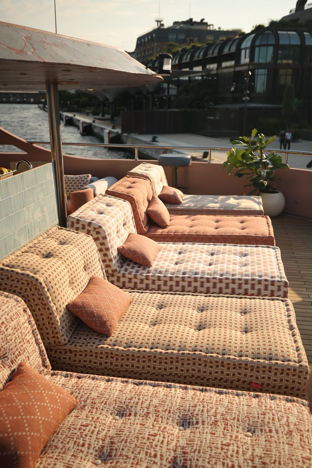 Grid Daybed