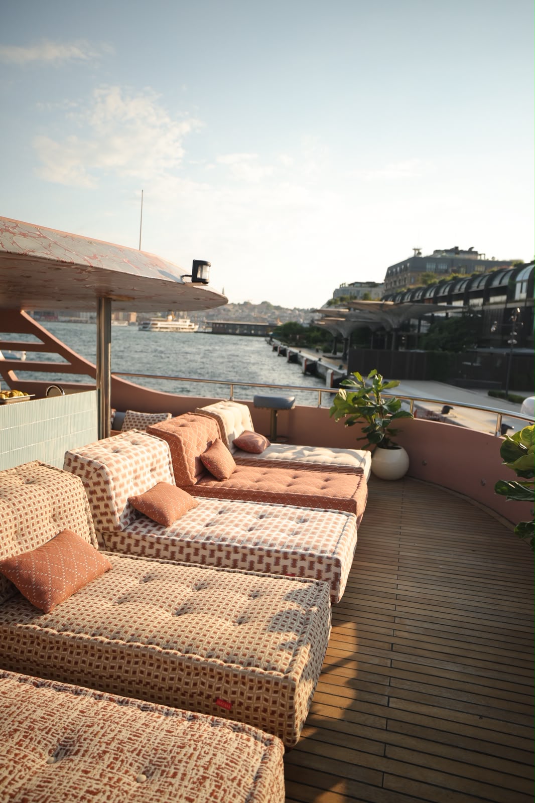 Grid Daybed